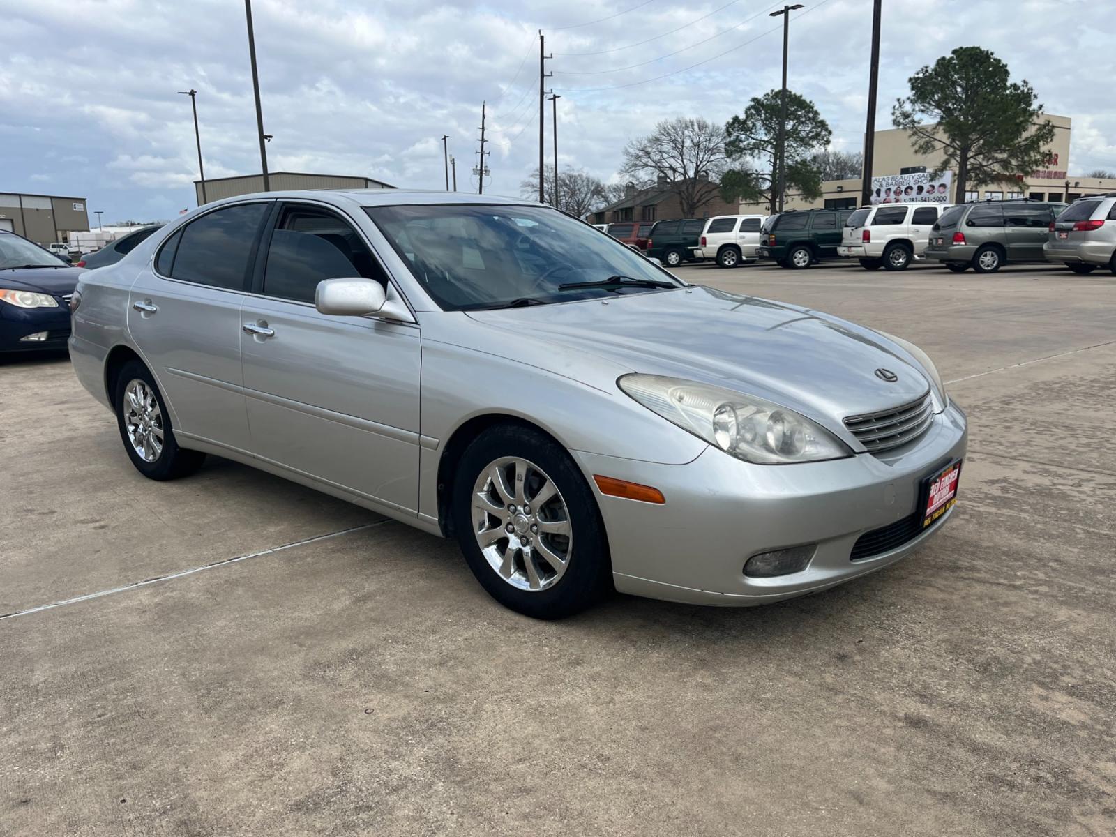 2003 SILVER /gray Lexus ES 300 Sedan (JTHBF30G135) with an 3.0L V6 DOHC 24V engine, 5-Speed Automatic Overdrive transmission, located at 14700 Tomball Parkway 249, Houston, TX, 77086, (281) 444-2200, 29.928619, -95.504074 - Photo #0